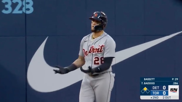 MLB Fans Ripped Javier Beaz After He Made a Mistake That Even A Little Leaguer Wouldn’t Make